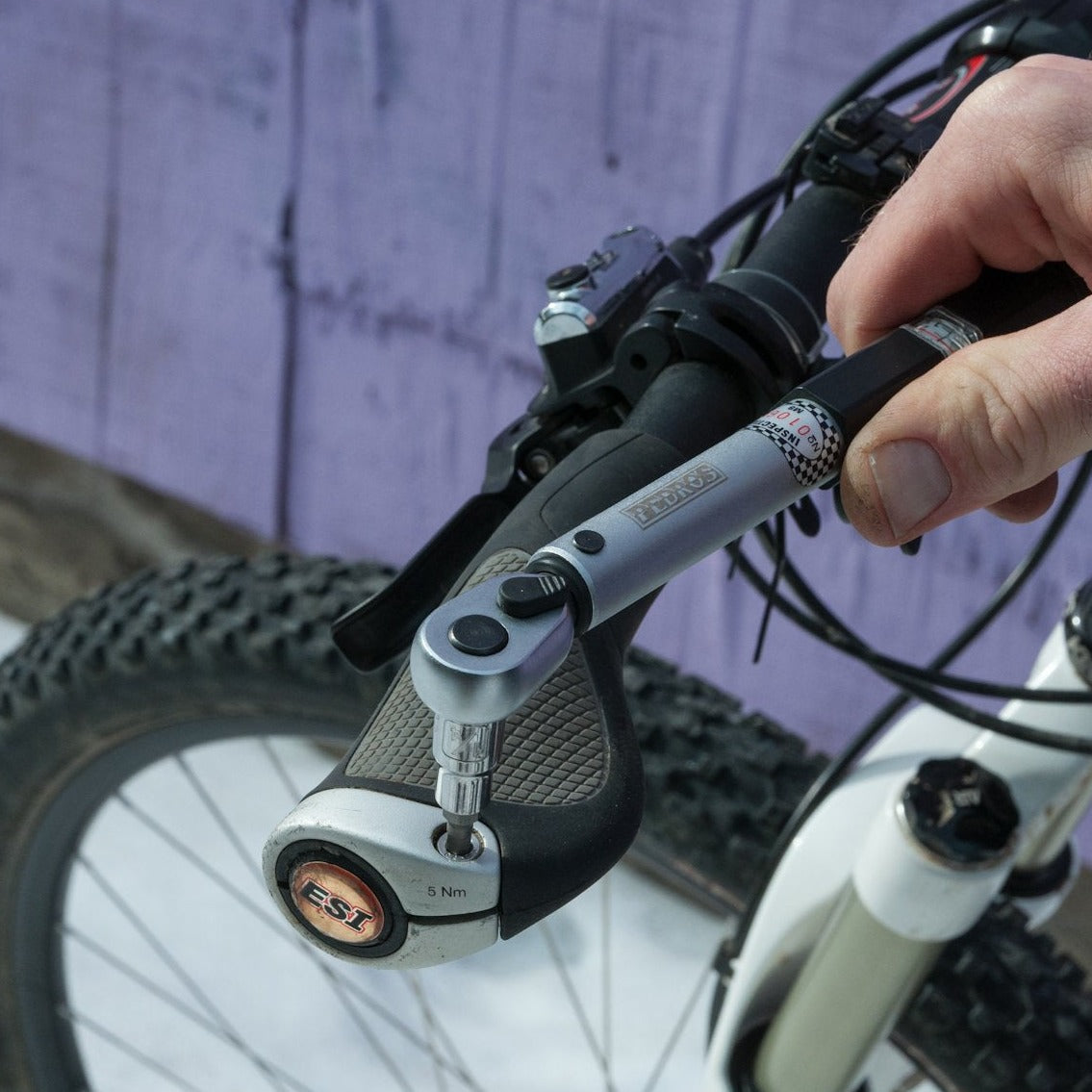 Pedro’s Demi II Torque Wrench With Bit Set & Tool Roll – 1/4” Drive, 3-15Nm For Bikes